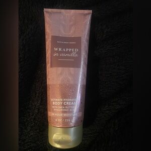Bath & Body Works Wrapped in Vanilla Body Cream - Pink and Gold